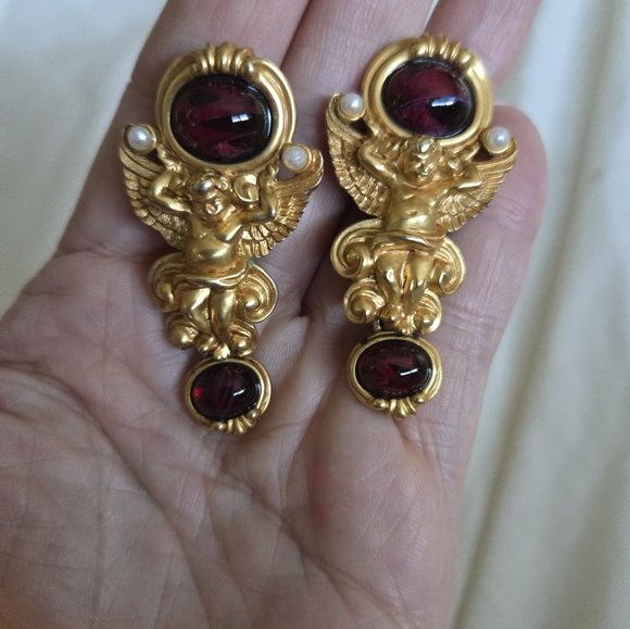 Vintage Elizabeth Taylor Clip On Earrings - Gilded Age Cherub - Picture 8 of 10